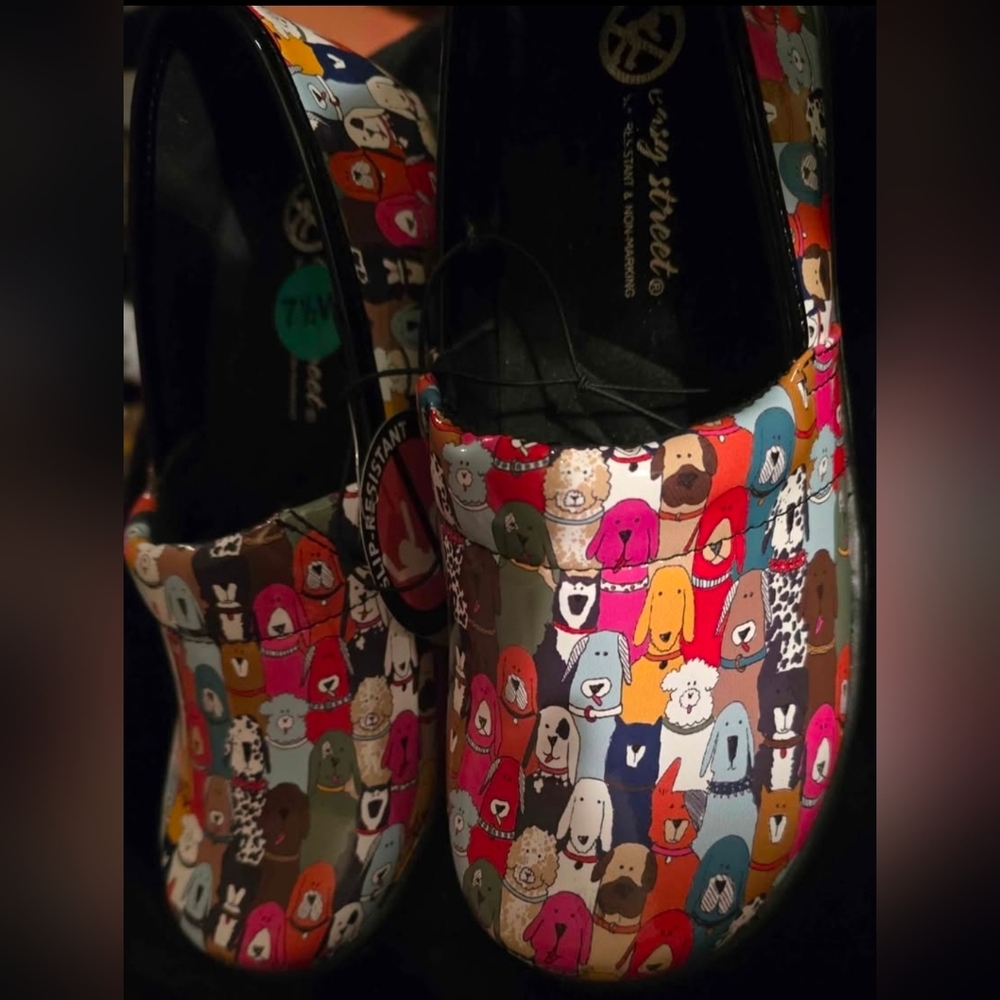 Easy Street Patent Slip Resistant Cushion Sole Multicolor Dog Print Slip-ons 7.5 - Picture 3 of 10